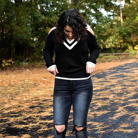 VARSITY VIBES STRIPED V NECK SWEATER (BLACK) - Picture 5 of 8